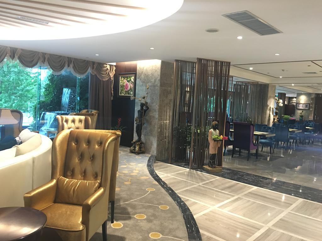 Dynasty International Hotel Kunming Exterior foto